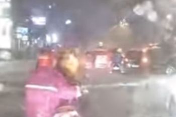 Sejumlah ruas jalan di Jakarta terendam banjir dengan keinggian mencapai 50 cm