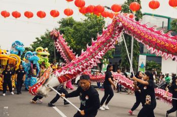 Kirab barongsai dan liong meriahkan perayaan Imlek di Kota Madiun
