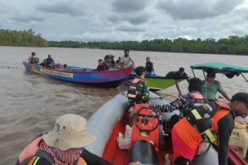 Tim SAR cari korban perahu tenggelam perairan Kali Betc