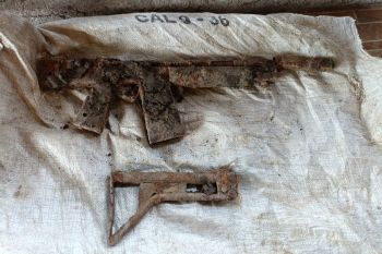 Satgas Operasi Madago Raya amankan senpi rakitan yang ditemukan warga di Poso