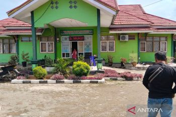 1.908 siswa madrasah di Mukomuko terima seragam sekolah gratis