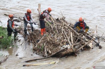 Perawatan jembatan cagar budaya saat musim hujan