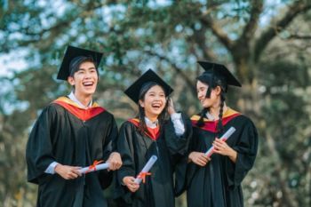 Tempat perayaan wisuda di Bengkulu dengan 5 spot foto ikonik yang Instagramable