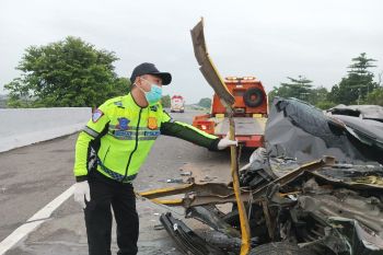 Polisi Jombang tangani laka korban pegawai Dinsos Jatim