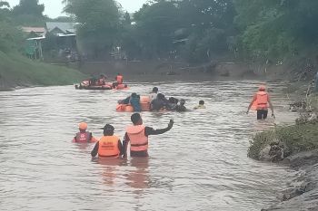 Anak Autis di Dompu terbawa arus sungai