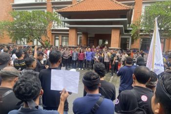 Disnaker Bali: Buktikan jika ada mafia pengawas pada kasus PHK bandara