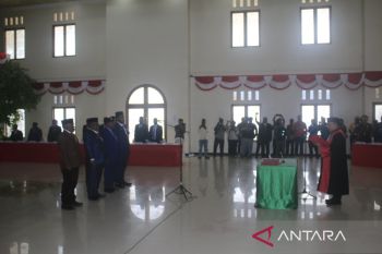 Empat Pimpinan DPRP Pegunungan periode 2024-2029 diambil sumpah janji