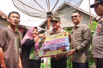 Polres OKU Selatan bedah rumah tidak  layak huni
