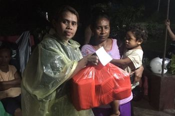 Pemkab Kupang sudah membangun dapur umum bagi korban banjir di dua desa