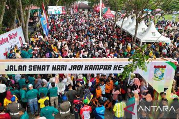 Ribuan orang meriahkan jalan santai HUT-75 Kabupaten Kampar