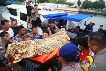 Polairud evakuasi korban speedboat Basarnas yang meledak