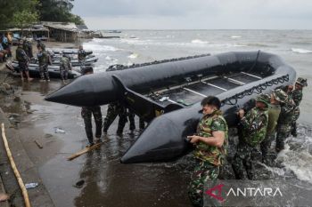 Operasi pencabutan pagar laut terkendala cuaca buruk
