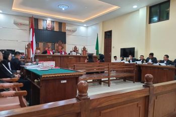 Terdakwa korupsi insentif pegawai Satpol PP manfaatkan ATM staf untuk pencairan dana