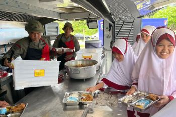 Satgas Madago Raya Polda Sulteng kerahkan mobil dapur umum dukung MBG di Poso