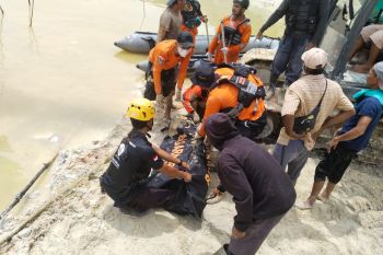 Evakuasi korban longsor di Parit 2 Bangka Selatan