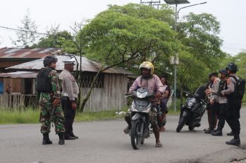 Personel TNI/Polri patroli di Dekai Papua Pegunungan jelang putusan MK