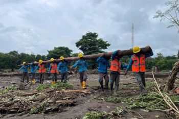 PLN sigap pulihkan kelistrikan pasca-banjir bandang di Bima