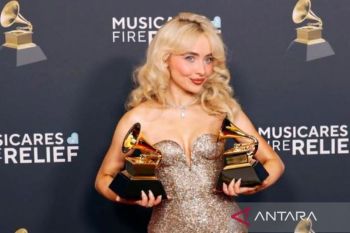 Sabrina Carpenter kolaborasi Short n' Sweet bersama Dolly Parton