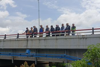 Galeri Foto - Anggota DPRD Banjarbaru kunjungi lokasi terdampak banjir