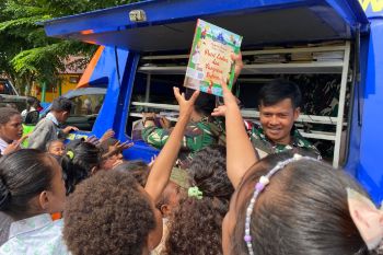 Satgas Yonif 144/JY buka perpustakaan keliling di perbatasan PNG