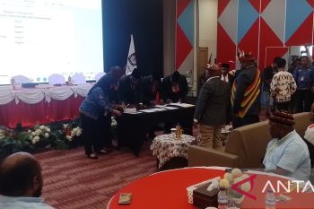 KPU Jayawijaya tetapkan Athenius-Ronny bupati dan wabup 2025-2030