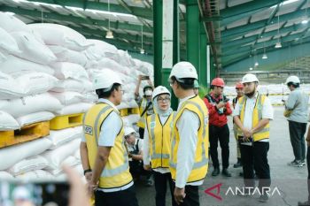 Wamen BUMN pastikan stok pupuk dan resmikan kebun riset Pupuk Kujang