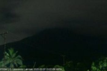 Gunung Lewotobi Laki-laki kembali erupsi pada Jumat dini hari