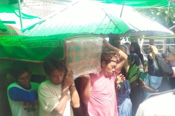 Jenazah Juliani korban banjir Bima disambut tangisan keluarga beserta ratusan warga