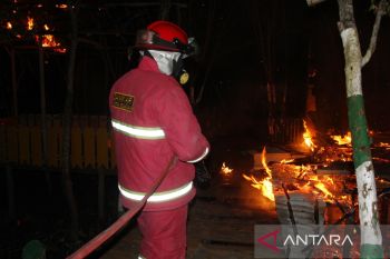 Kafe Kampung Tangguh Anti Narkoba Dumai terbakar
