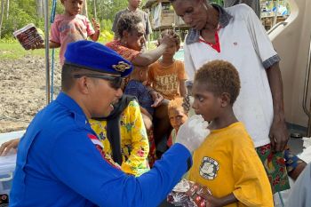 Satuan Polair Polres Mimika dan Puskesmas Mapurujaya buka klinik terapung