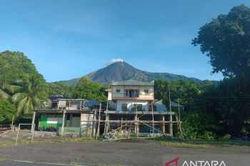 Badan Geologi catat 35 kali gempa embusan  Gunung Karangetang