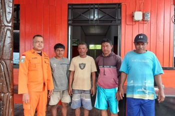 SAR Timika sebut empat penumpang perahu hilang kontak ditemukan selamat