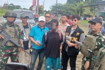 Tim gabungan tangkap WN PNG membawa 12 paket ganja perbatasan RI-PNG