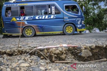 Akses jalan menuju Saba Budaya Badui ambles