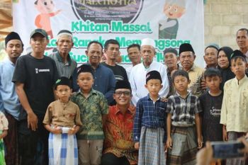 Wabup Lampung Tengah menghadiri acara sunat massal di Kecamatan Bekri