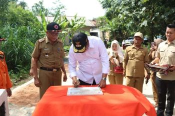 Bupati Lampung Tengah resmikan pembangunan jembatan