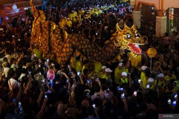 Kemeriahan pawai lampion Cap Go Meh di Singkawang