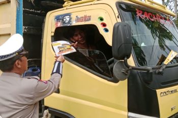 Satlantas berikan dikmas lantas ke sopir truk di Palangka Raya