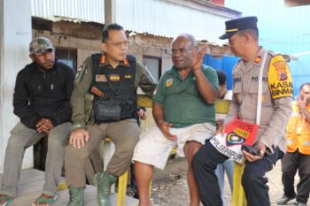Satgas Damai Cartenz perkuat sinergi dengan tokoh adat tingkatkan keamanan