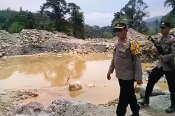 Polres Pasaman Barat kerahkan puluhan personel razia tambang emas