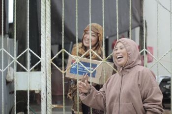 Bosowa Peduli salurkan paket bantuan kepada korban banjir Makassar