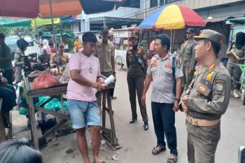 Pemkab Kotim beri peringatan pedagang berjualan di badan jalan