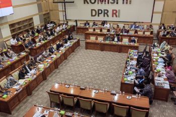 MK: Pembayaran gaji dan tunjangan terdampak blokir anggaran