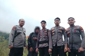Polisi temukan wisatawan lokal yang tersesat saat berwisata di Ngada