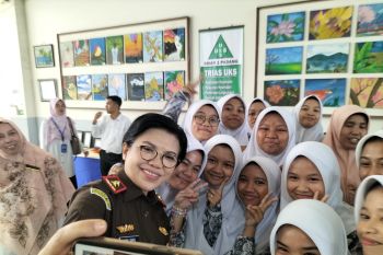 Kajati Sumbar beri pelajaran anti korupsi di SMAN 1 Padang (Video)