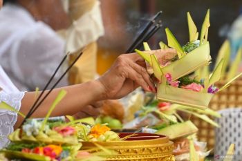 Sembahyang Hari Raya Pagerwesi di Bali