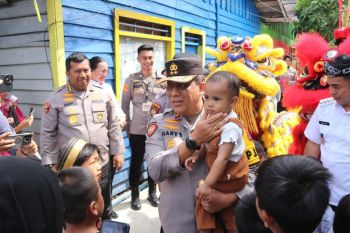 Kapolda Kaltara Kunjungi Kampung Selumit Pantai Disambut  Antusias Warga