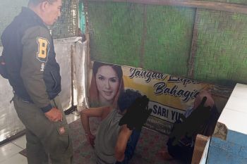 SatPol PP sisir lapak di Labuhan Haji Lombok Timur