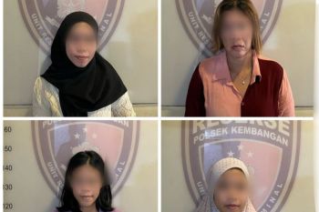 Polisi tangkap empat wanita curi perhiasan milik anak di mal