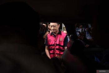 Tom Lembong minta dibebaskan dari kasus korupsi importasi gula
